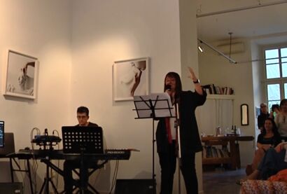 one of two:all I know about love - a Performance Artowrk by Gioia Aloisi